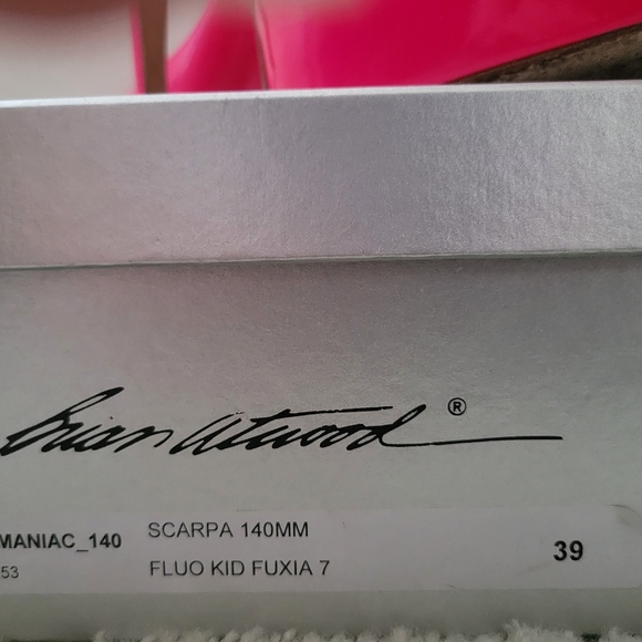 Brian Atwood patent hot pink heels - Picture 2 of 9